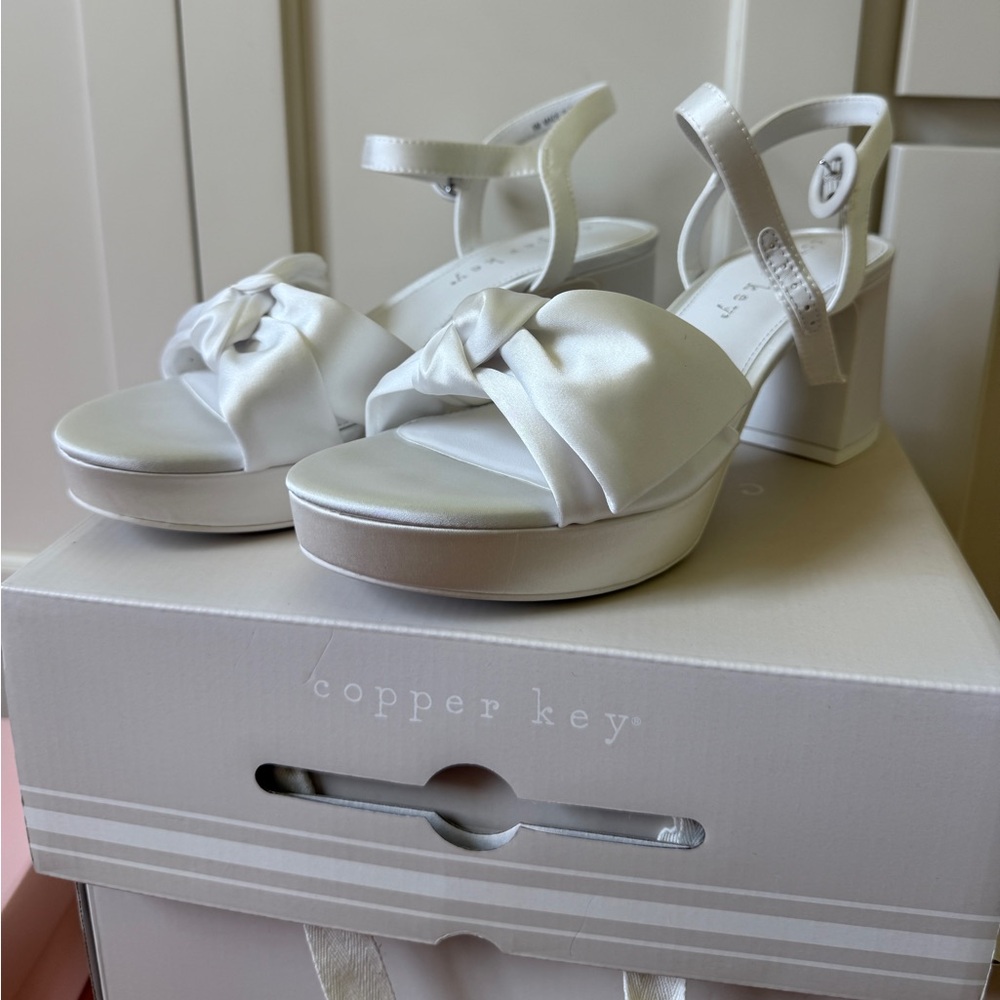 Copper Key Lux White Satin Heels Size 9